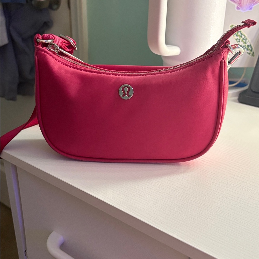 lululemon City Essentials mini Vibrant Pink Shoulder Bag